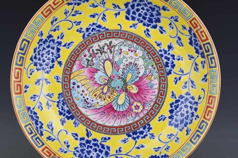 Qing Dynasty Qianlong Emperor Qianlong Yellow Ground Enamel Butterfly Plate