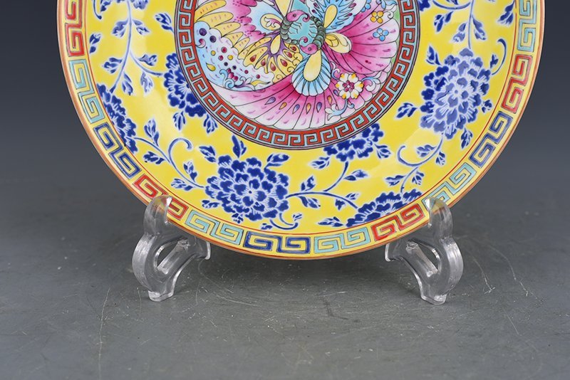 Qing Dynasty Qianlong Emperor Qianlong Yellow Ground Enamel Butterfly Plate