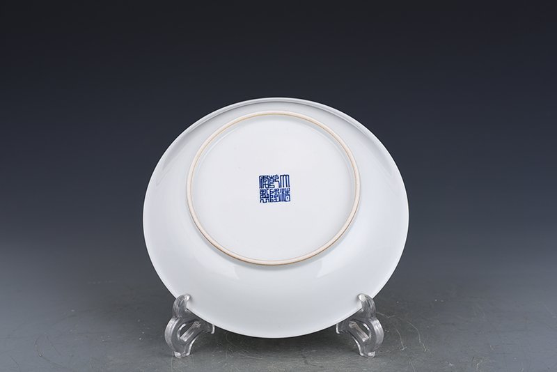 Qing Dynasty Qianlong Emperor Qianlong Yellow Ground Enamel Butterfly Plate