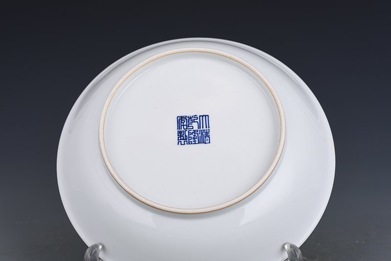 Qing Dynasty Qianlong Emperor Qianlong Yellow Ground Enamel Butterfly Plate