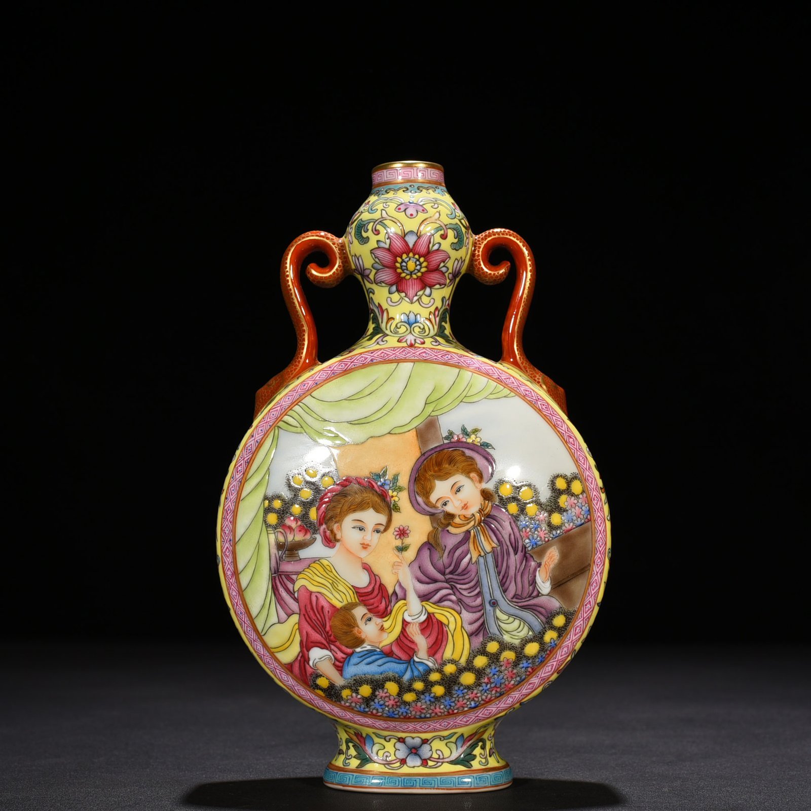 Qing Dynasty Qianlong yellow ground enamel Western figure pattern Ruyi ear gourd flat vase
