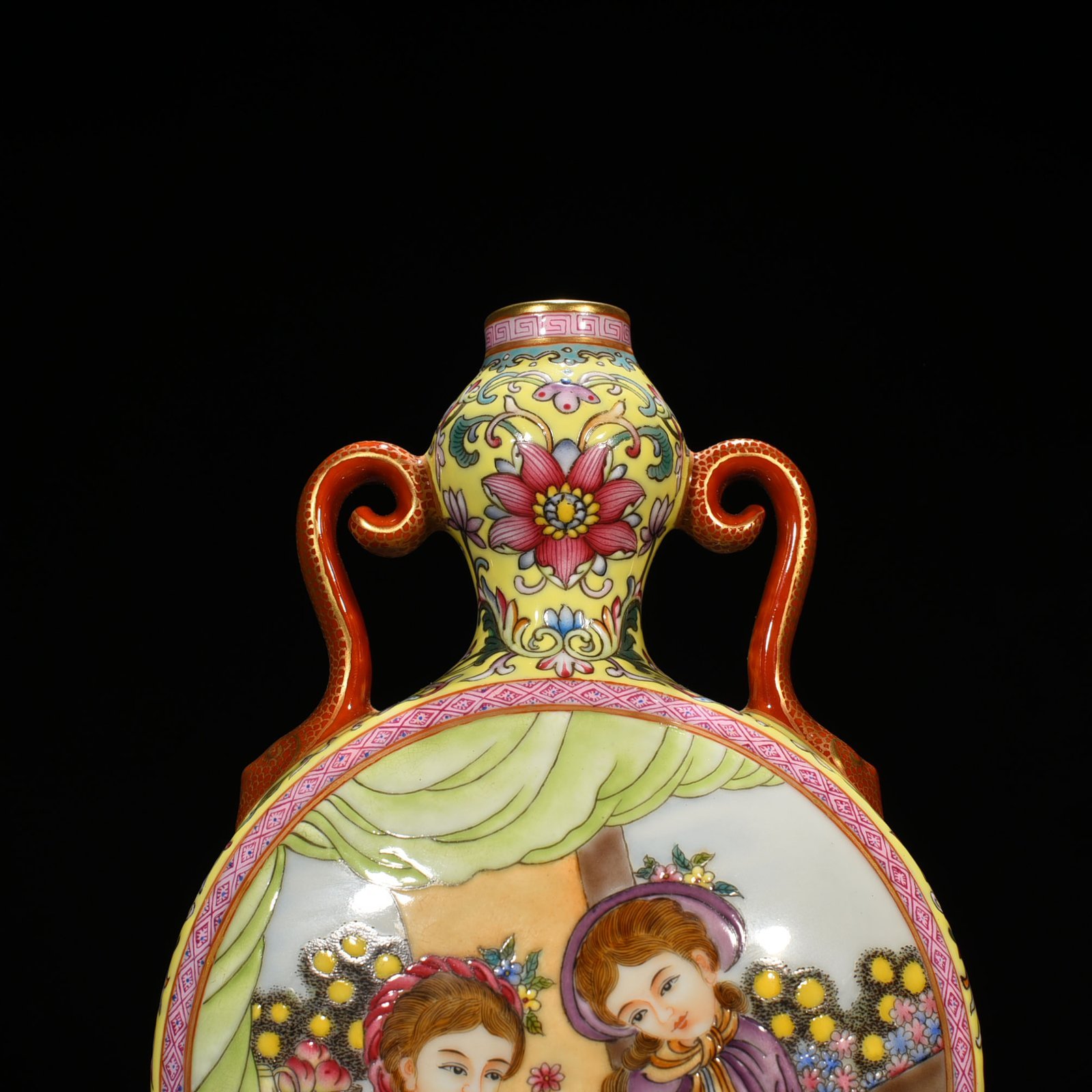Qing Dynasty Qianlong yellow ground enamel Western figure pattern Ruyi ear gourd flat vase