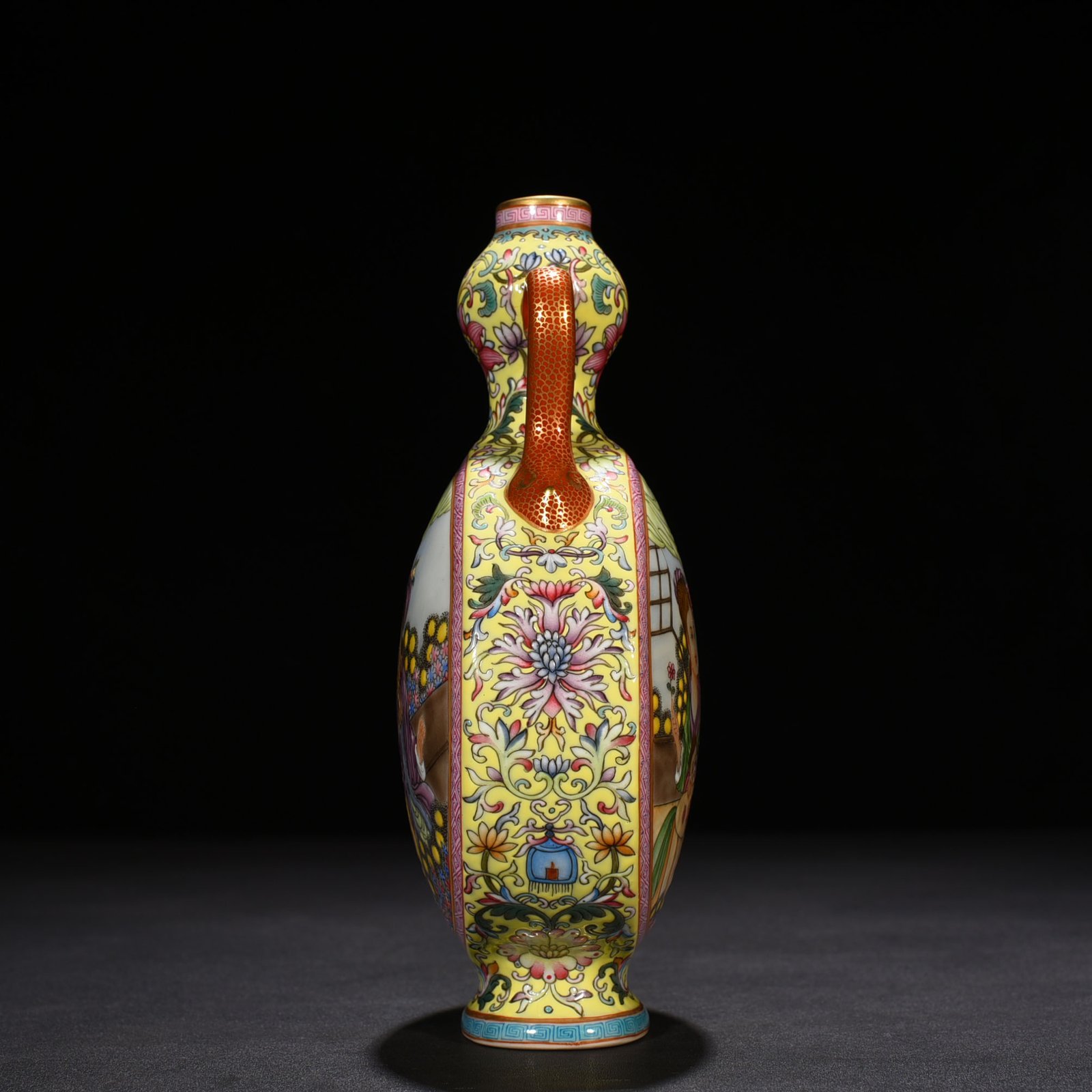 Qing Dynasty Qianlong yellow ground enamel Western figure pattern Ruyi ear gourd flat vase