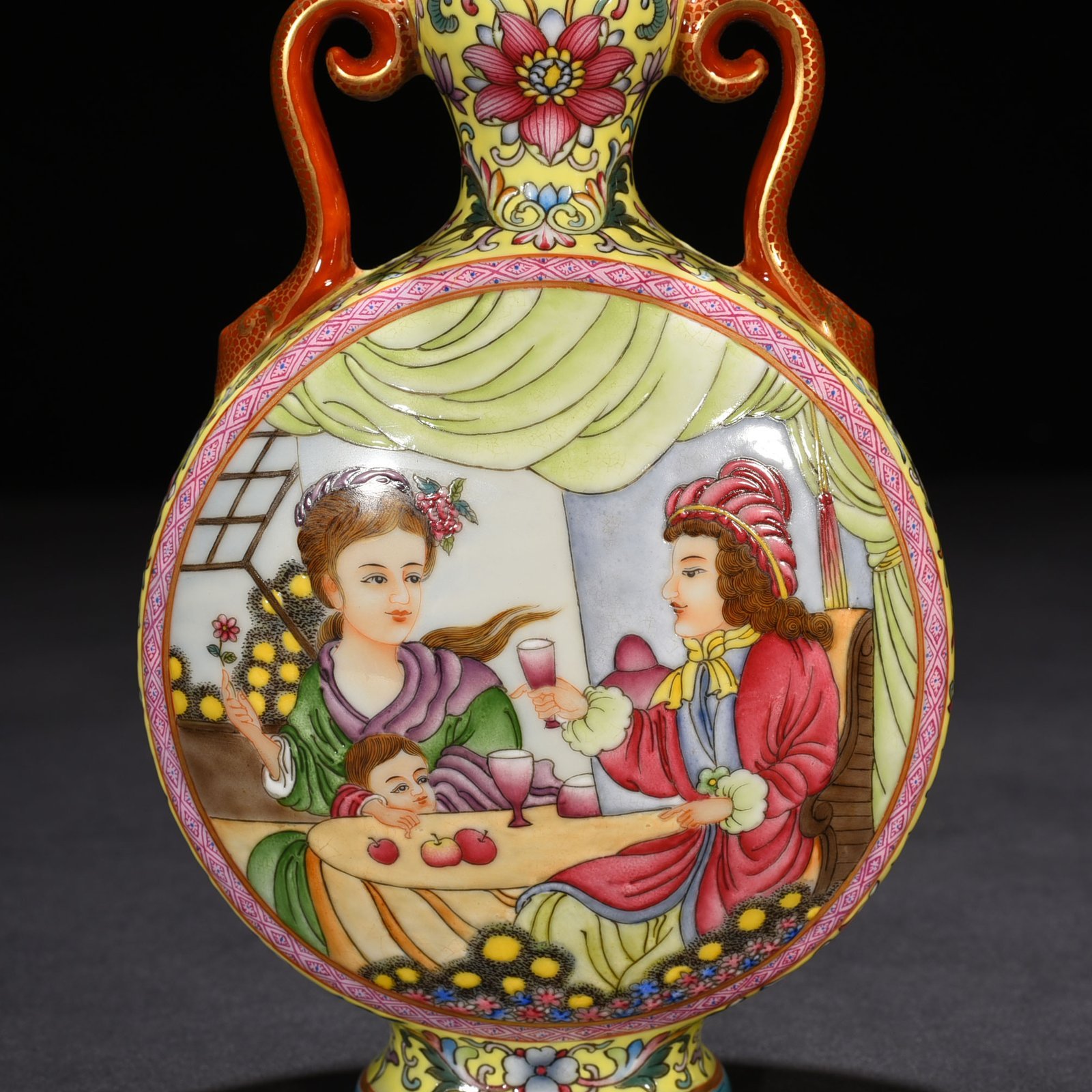Qing Dynasty Qianlong yellow ground enamel Western figure pattern Ruyi ear gourd flat vase