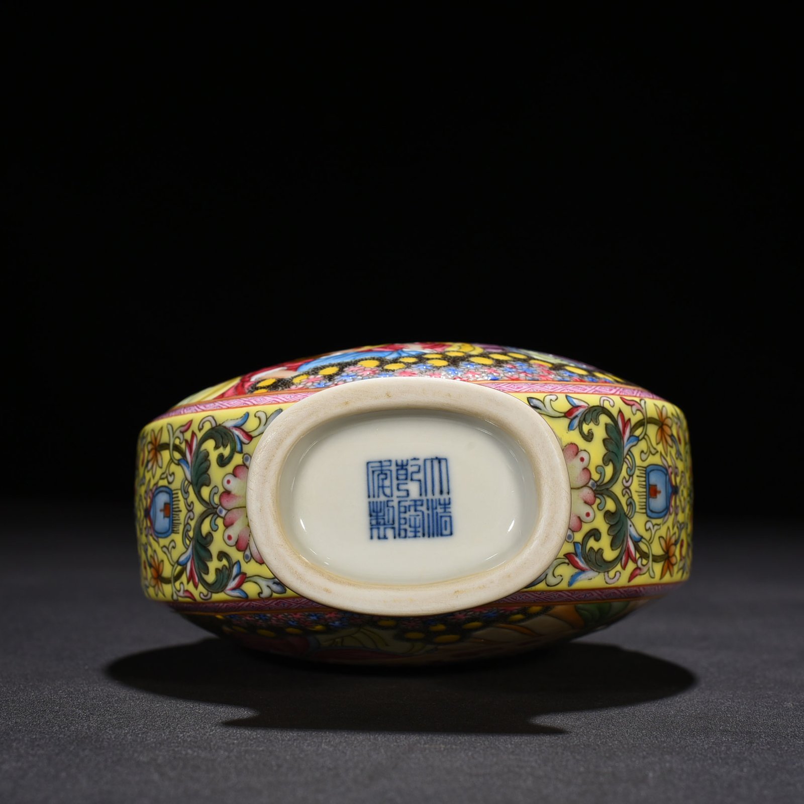 Qing Dynasty Qianlong yellow ground enamel Western figure pattern Ruyi ear gourd flat vase