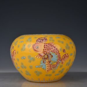 Qing Dynasty Qianlong yellow ground pastel pattern with goldfish and algae pattern round wash