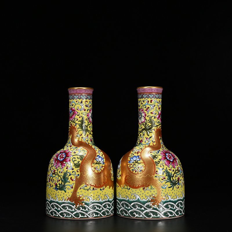 Qing Dynasty Qianlong yellow ground pastel gold dragon pattern rattle