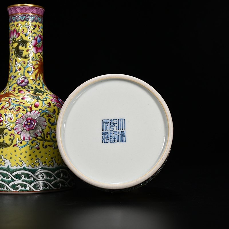 Qing Dynasty Qianlong yellow ground pastel gold dragon pattern rattle