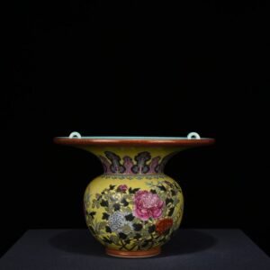 Qing Dynasty Qianlong yellow ground pastel peony flower pattern slag bucket vase