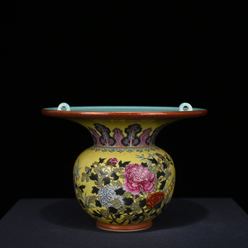 Qing Dynasty Qianlong yellow ground pastel peony flower pattern slag bucket vase