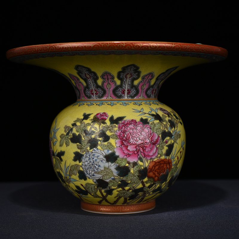 Qing Dynasty Qianlong yellow ground pastel peony flower pattern slag bucket vase