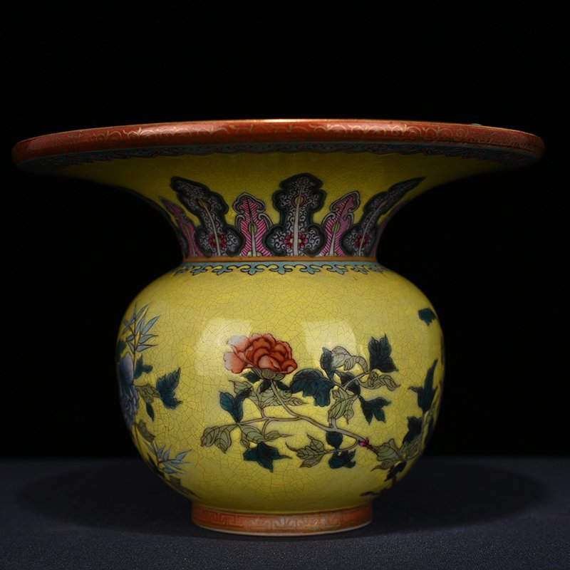 Qing Dynasty Qianlong yellow ground pastel peony flower pattern slag bucket vase