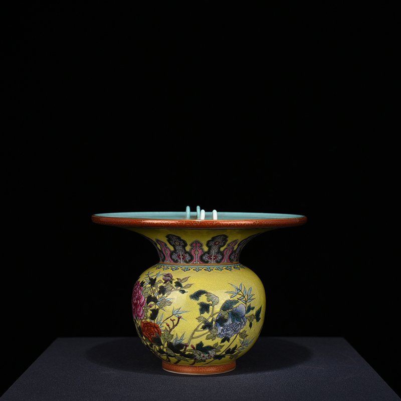 Qing Dynasty Qianlong yellow ground pastel peony flower pattern slag bucket vase