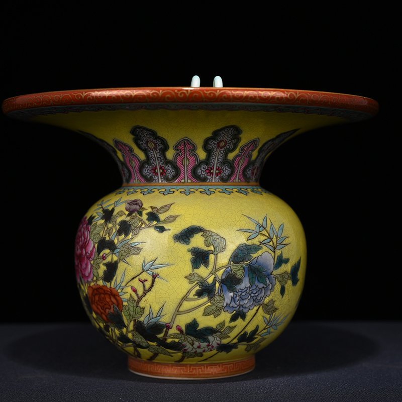 Qing Dynasty Qianlong yellow ground pastel peony flower pattern slag bucket vase