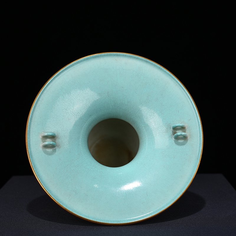 Qing Dynasty Qianlong yellow ground pastel peony flower pattern slag bucket vase
