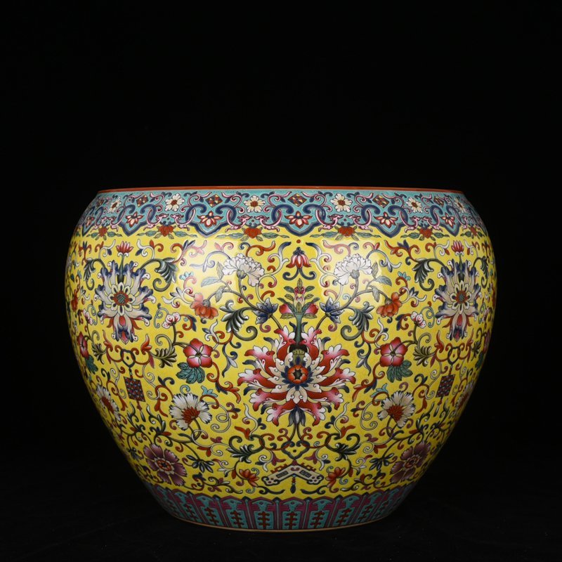 Qing Dynasty Qianlong yellow ground pastel with entwined branches and floral scroll vat and brush wash