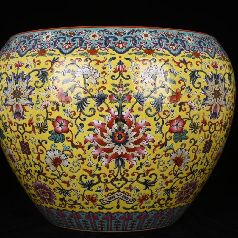 Qing Dynasty Qianlong yellow ground pastel with entwined branches and floral scroll vat and brush wash