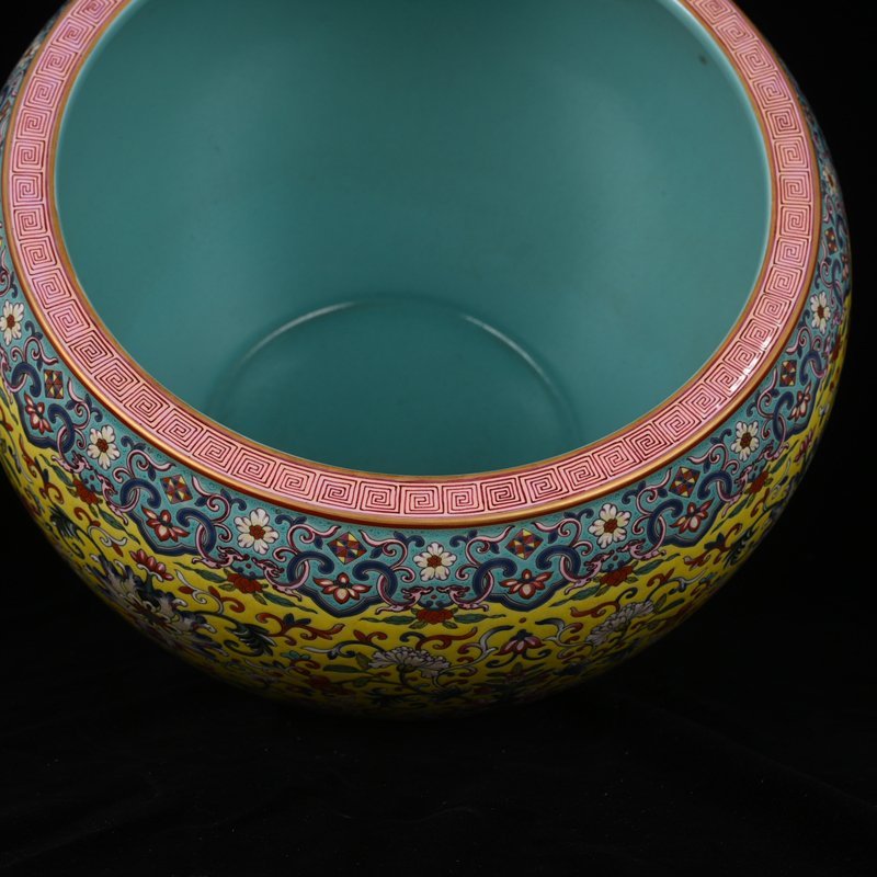 Qing Dynasty Qianlong yellow ground pastel with entwined branches and floral scroll vat and brush wash