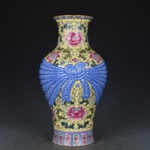 Qing Dynasty Qianlong yellow ground pastel flower pattern baggage vase