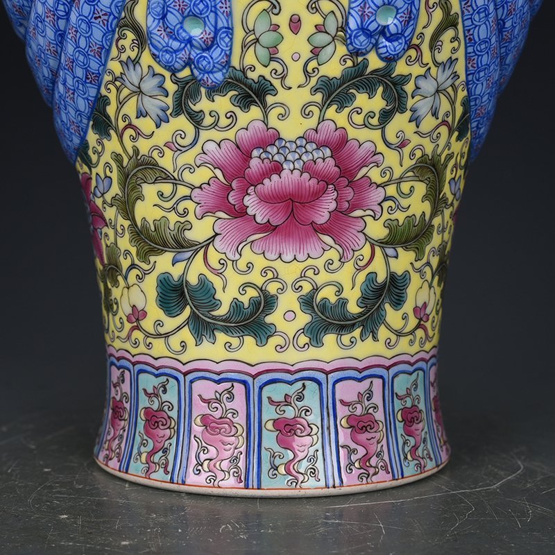 Qing Dynasty Qianlong yellow ground pastel flower pattern baggage vase