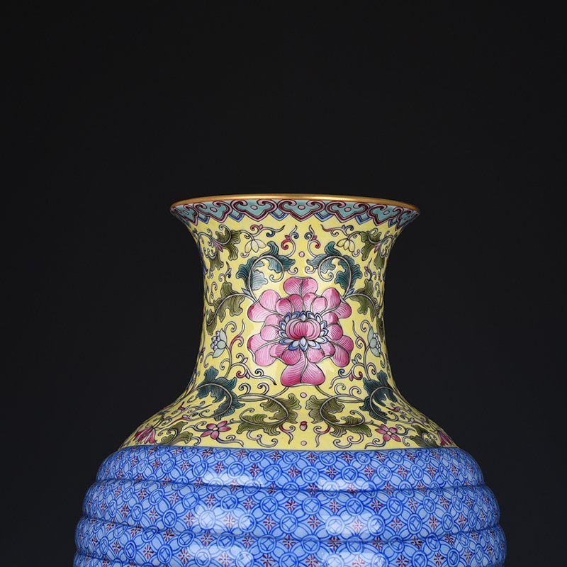 Qing Dynasty Qianlong yellow ground pastel flower pattern baggage vase