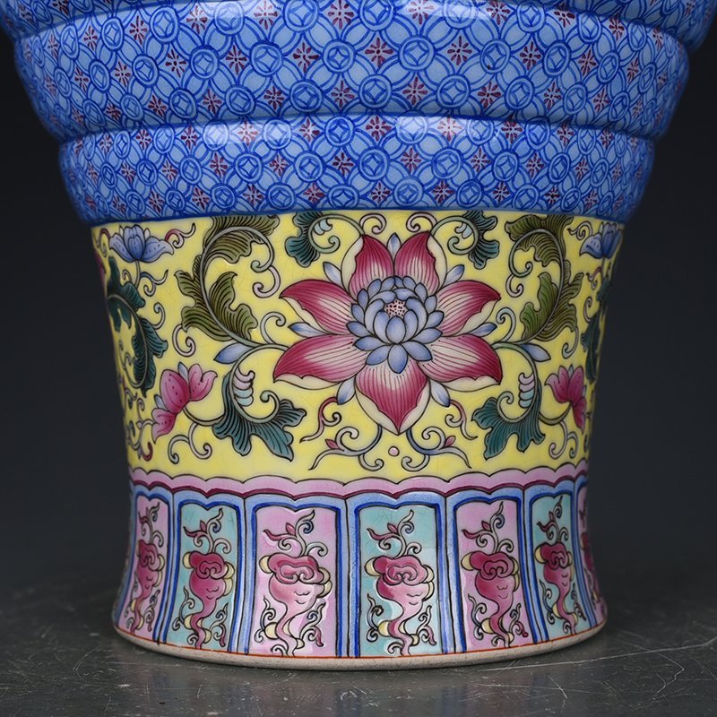 Qing Dynasty Qianlong yellow ground pastel flower pattern baggage vase