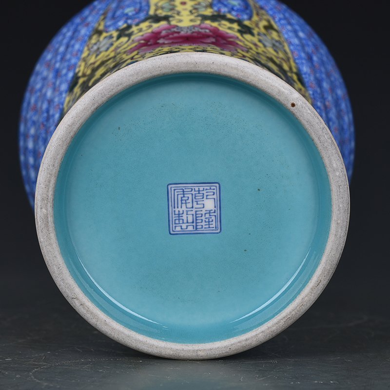 Qing Dynasty Qianlong yellow ground pastel flower pattern baggage vase