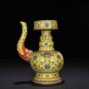 Qing Dynasty Qianlong yellow ground pastel lotus pattern Bianba teapot