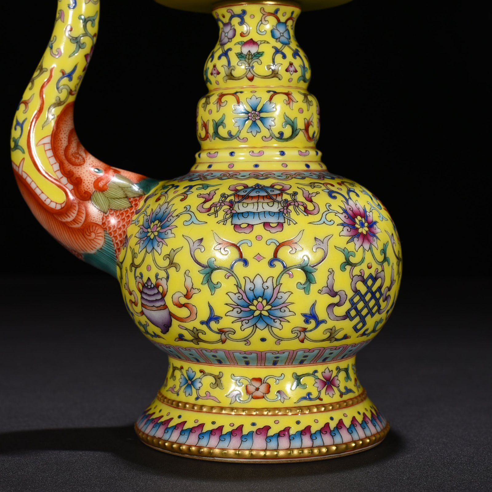 Qing Dynasty Qianlong yellow ground pastel lotus pattern Bianba teapot