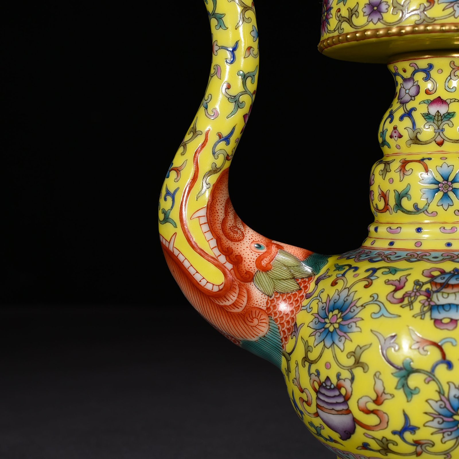 Qing Dynasty Qianlong yellow ground pastel lotus pattern Bianba teapot