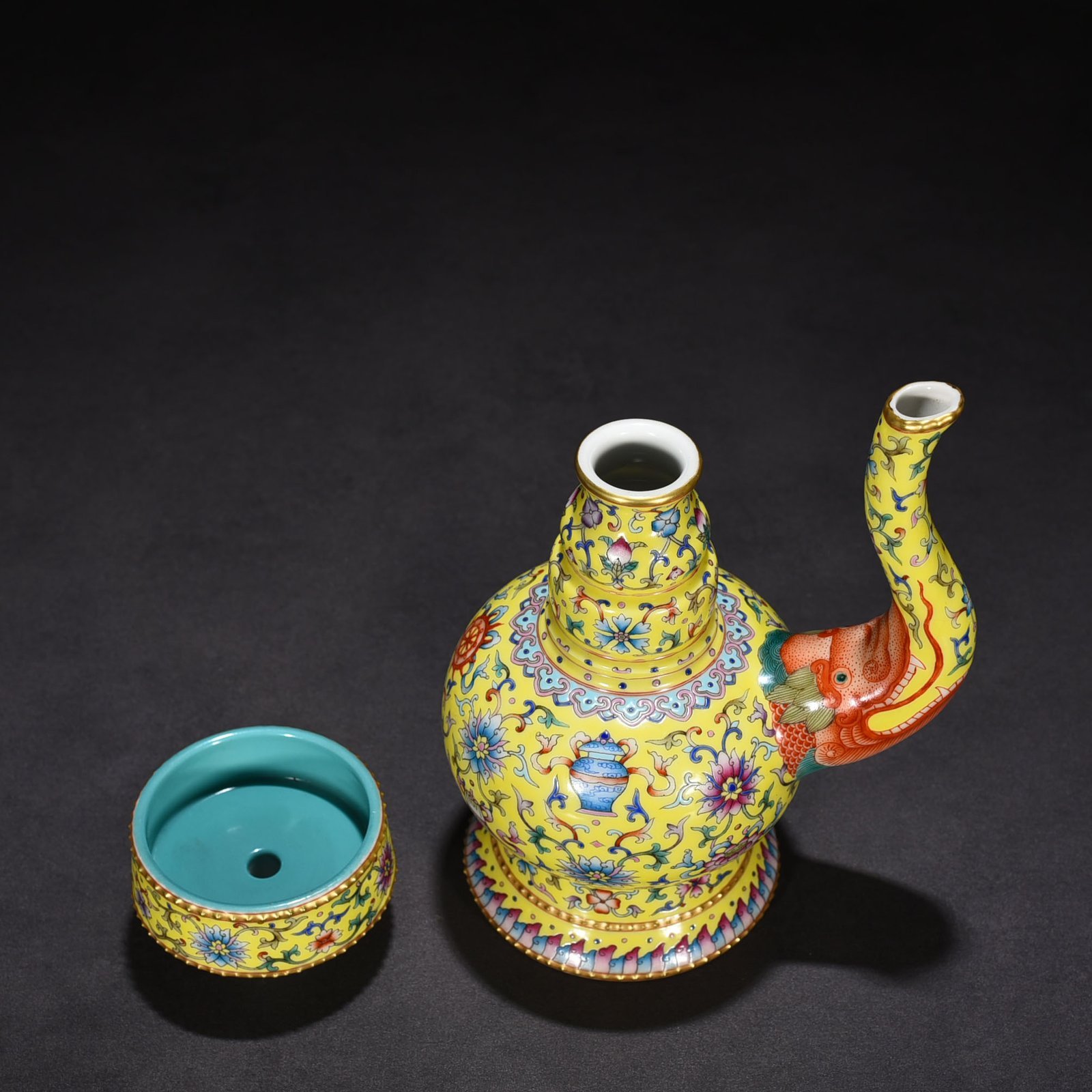 Qing Dynasty Qianlong yellow ground pastel lotus pattern Bianba teapot