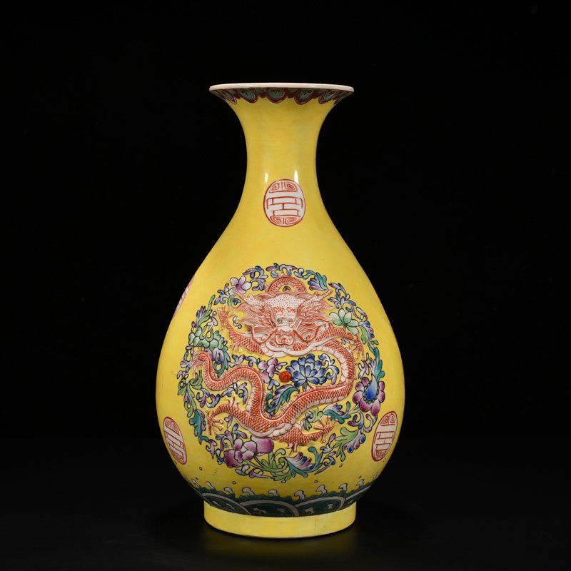 Qing Dynasy Qianlong yellow ground pastel carved dragon pattern jade pot spring vase