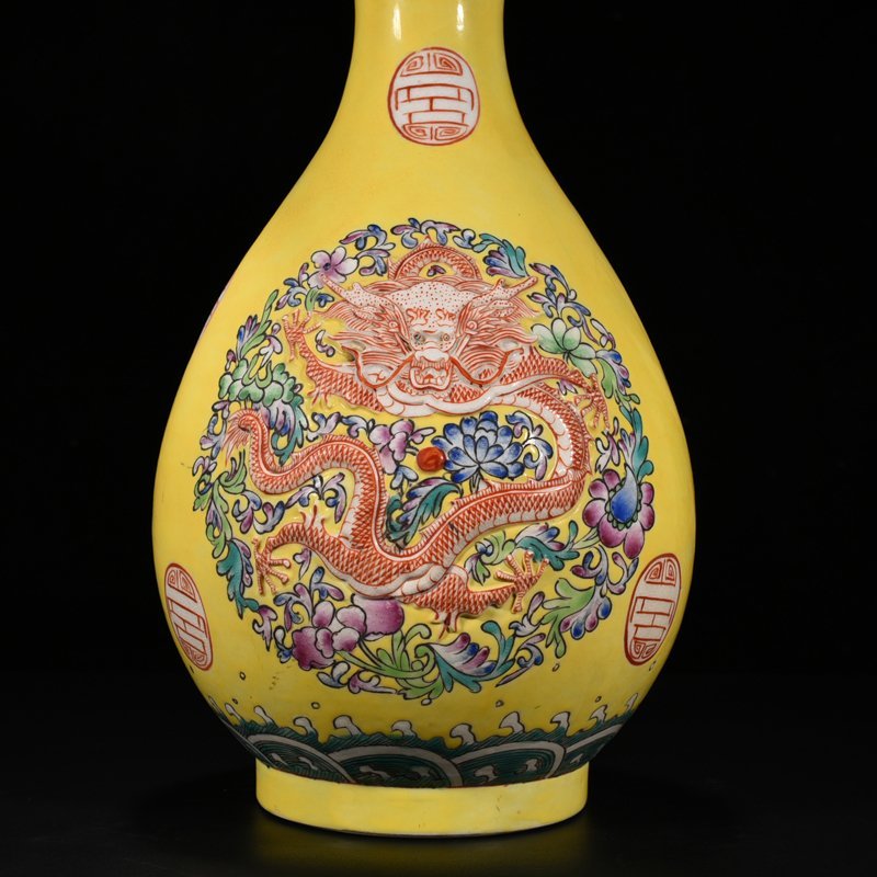 Qing Dynasy Qianlong yellow ground pastel carved dragon pattern jade pot spring vase