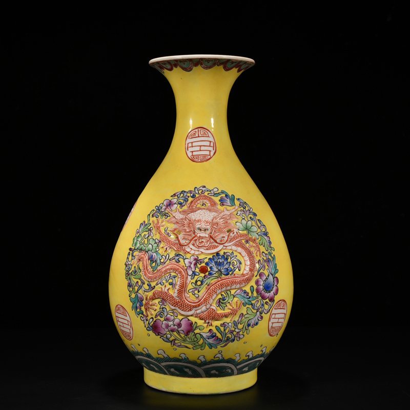 Qing Dynasy Qianlong yellow ground pastel carved dragon pattern jade pot spring vase