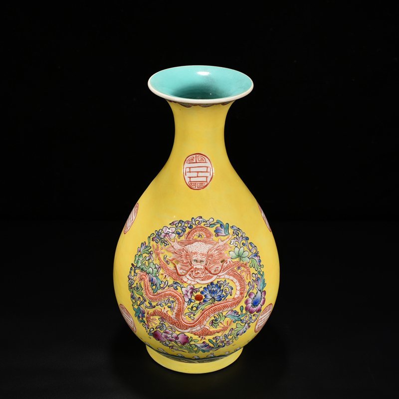 Qing Dynasy Qianlong yellow ground pastel carved dragon pattern jade pot spring vase