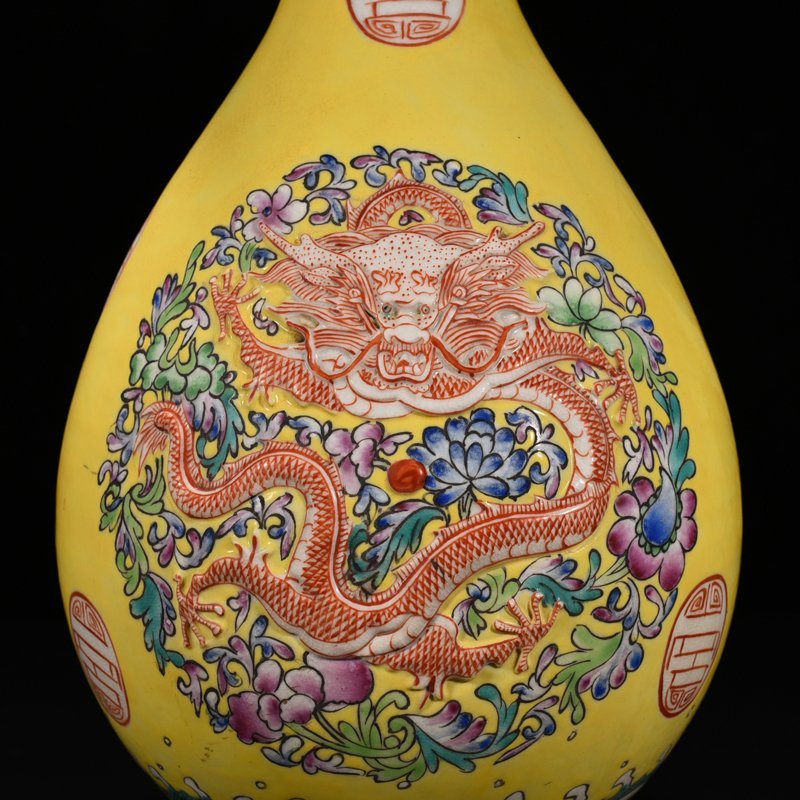 Qing Dynasy Qianlong yellow ground pastel carved dragon pattern jade pot spring vase