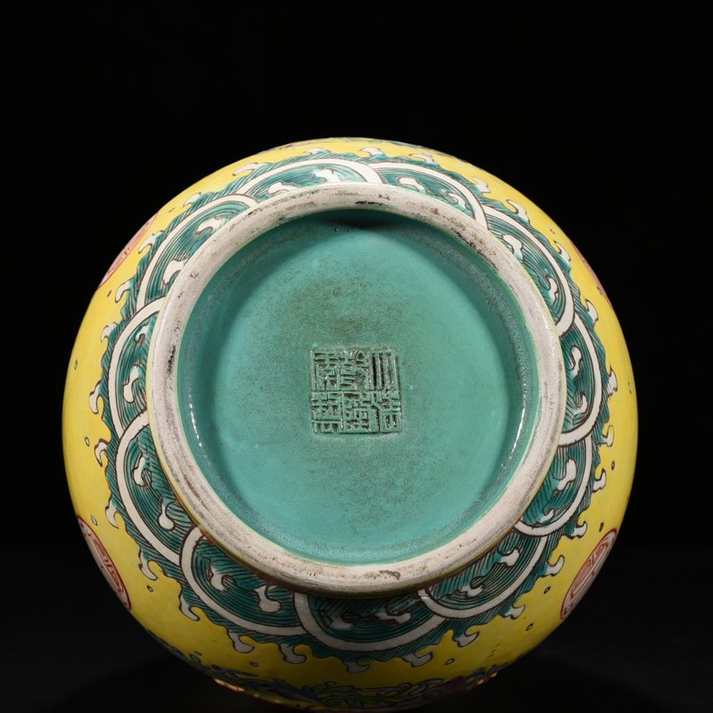 Qing Dynasy Qianlong yellow ground pastel carved dragon pattern jade pot spring vase