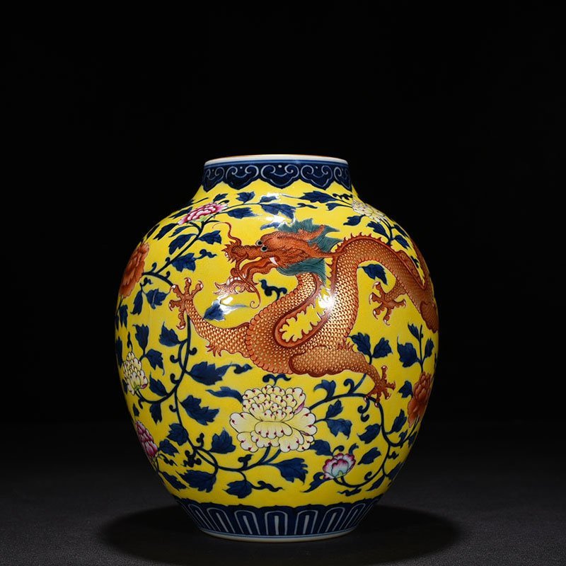 Qing Dynasty Qianlong yellow ground pastel dragon and phoenix pattern jar