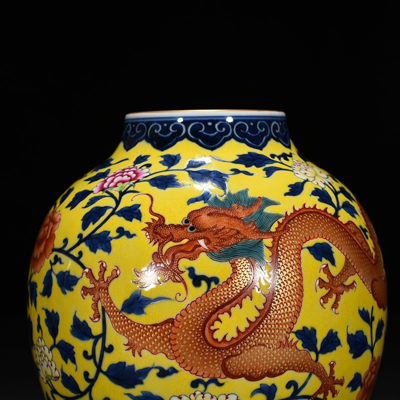 Qing Dynasty Qianlong yellow ground pastel dragon and phoenix pattern jar