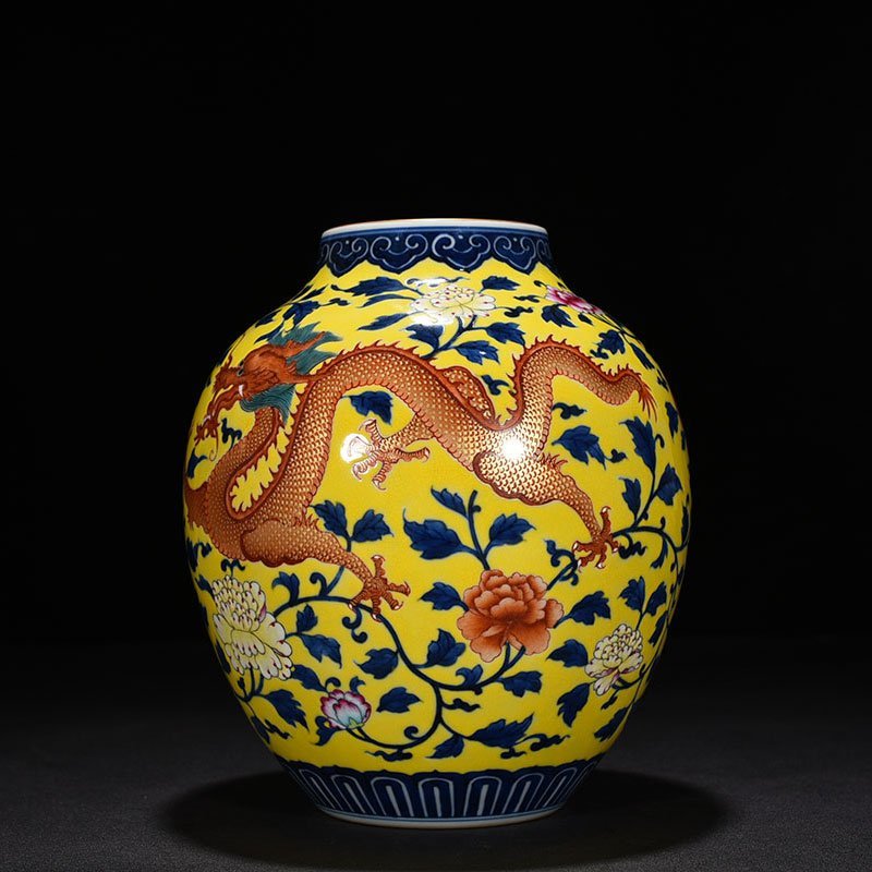 Qing Dynasty Qianlong yellow ground pastel dragon and phoenix pattern jar