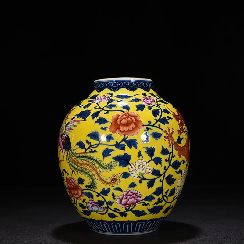 Qing Dynasty Qianlong yellow ground pastel dragon and phoenix pattern jar