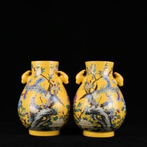 Qing Dynasty Qianlong yellow ground rolling pattern pastel phoenix peony pattern deer head statue