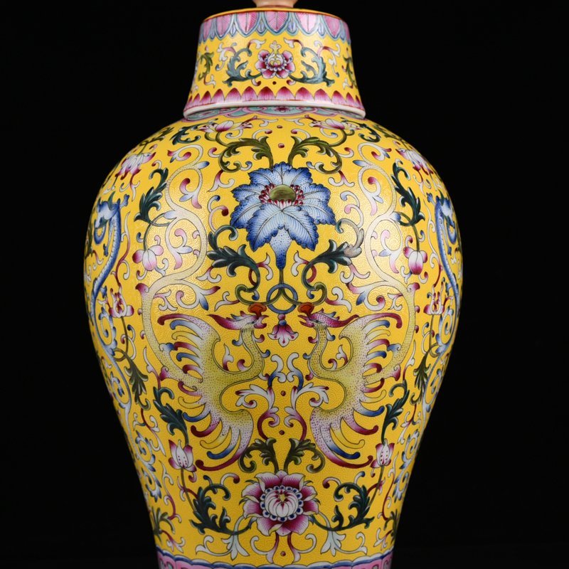 Qing Dynasty Qianlong yellow ground rolling pattern with dragon phoenix and flower pattern plum vase