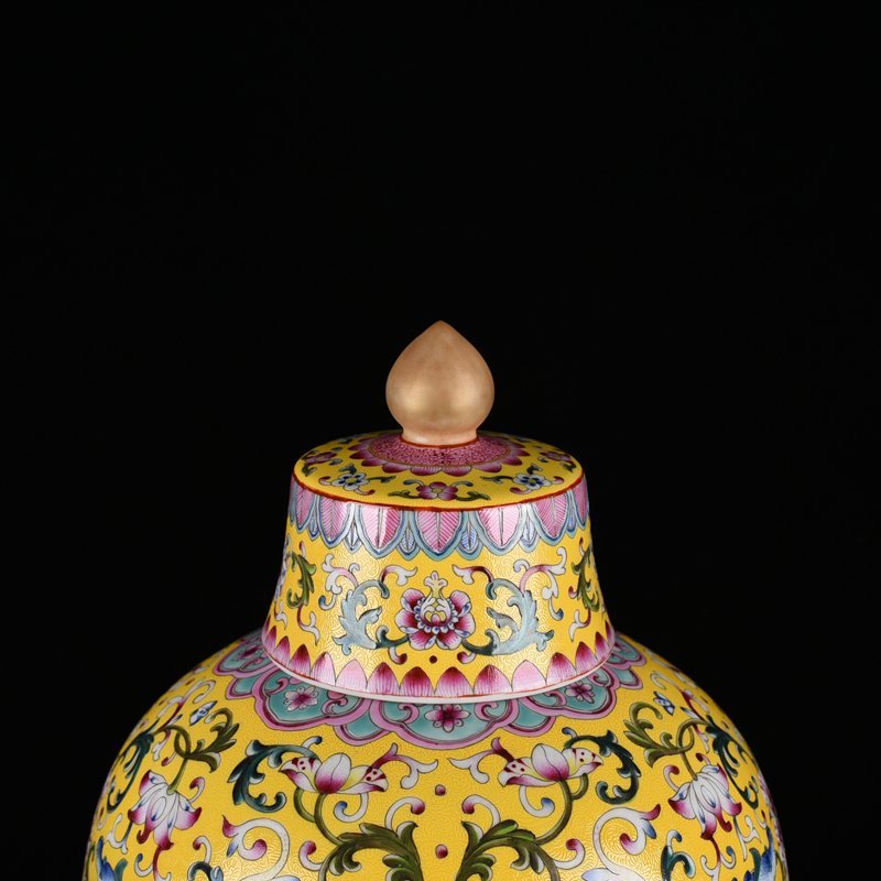 Qing Dynasty Qianlong yellow ground rolling pattern with dragon phoenix and flower pattern plum vase
