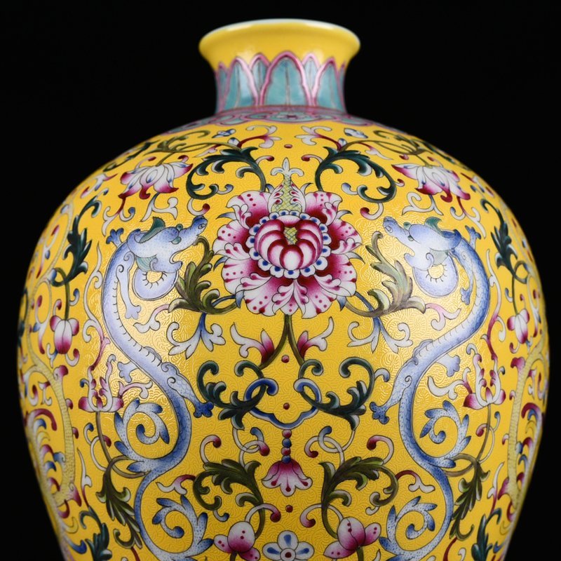 Qing Dynasty Qianlong yellow ground rolling pattern with dragon phoenix and flower pattern plum vase