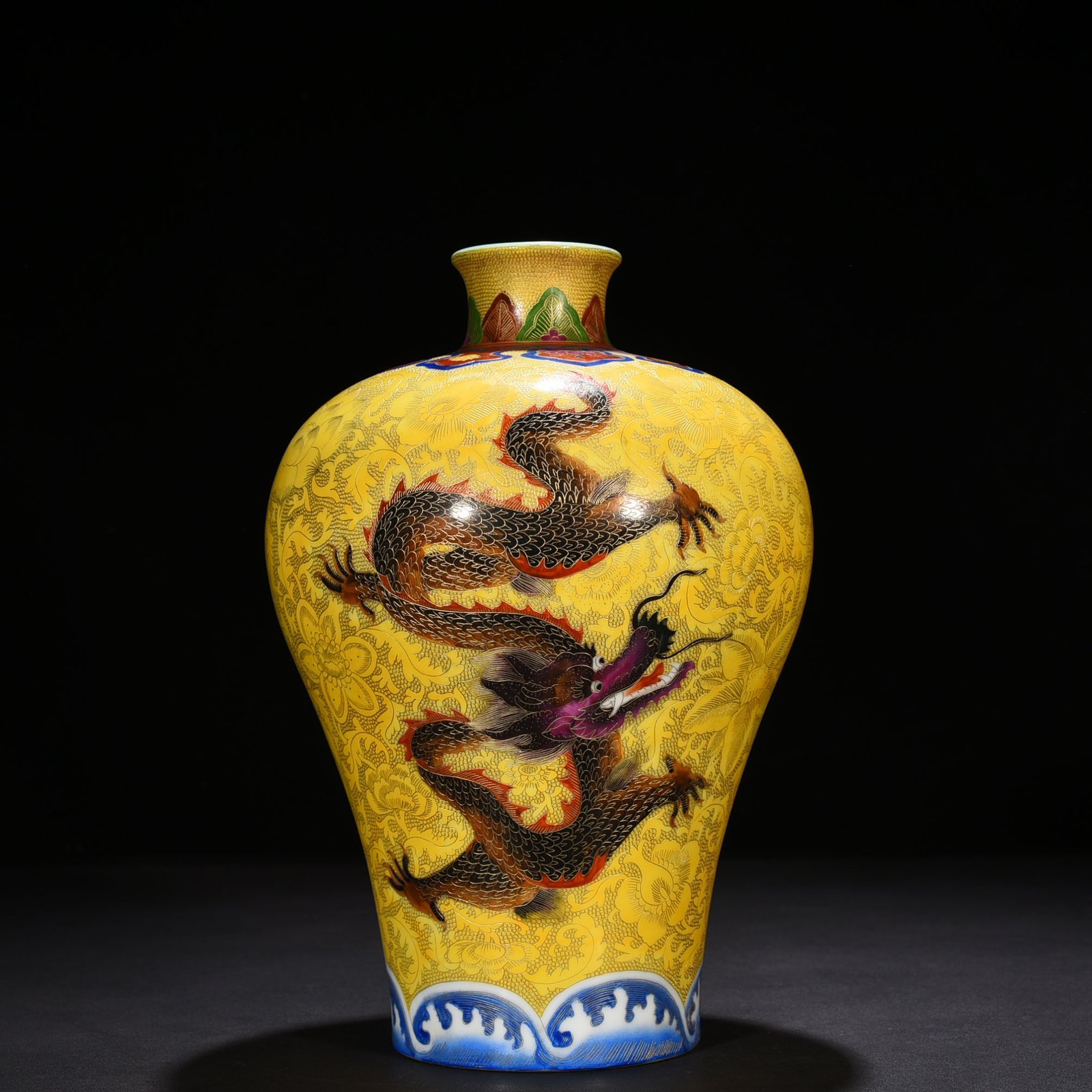 Qing Dynasty Qianlong yellow ground gold wire enamel dragon pattern plum vase