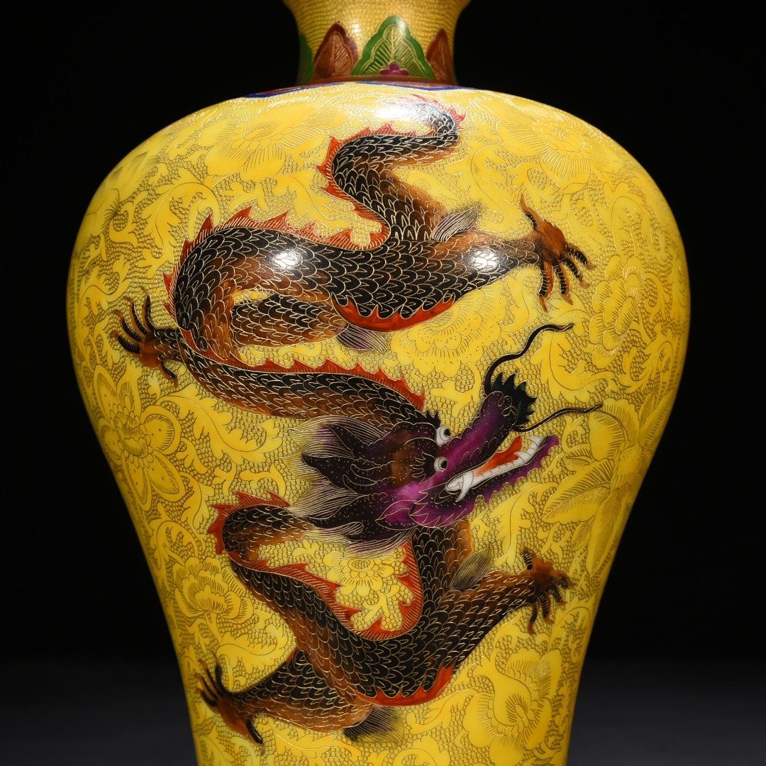 Qing Dynasty Qianlong yellow ground gold wire enamel dragon pattern plum vase
