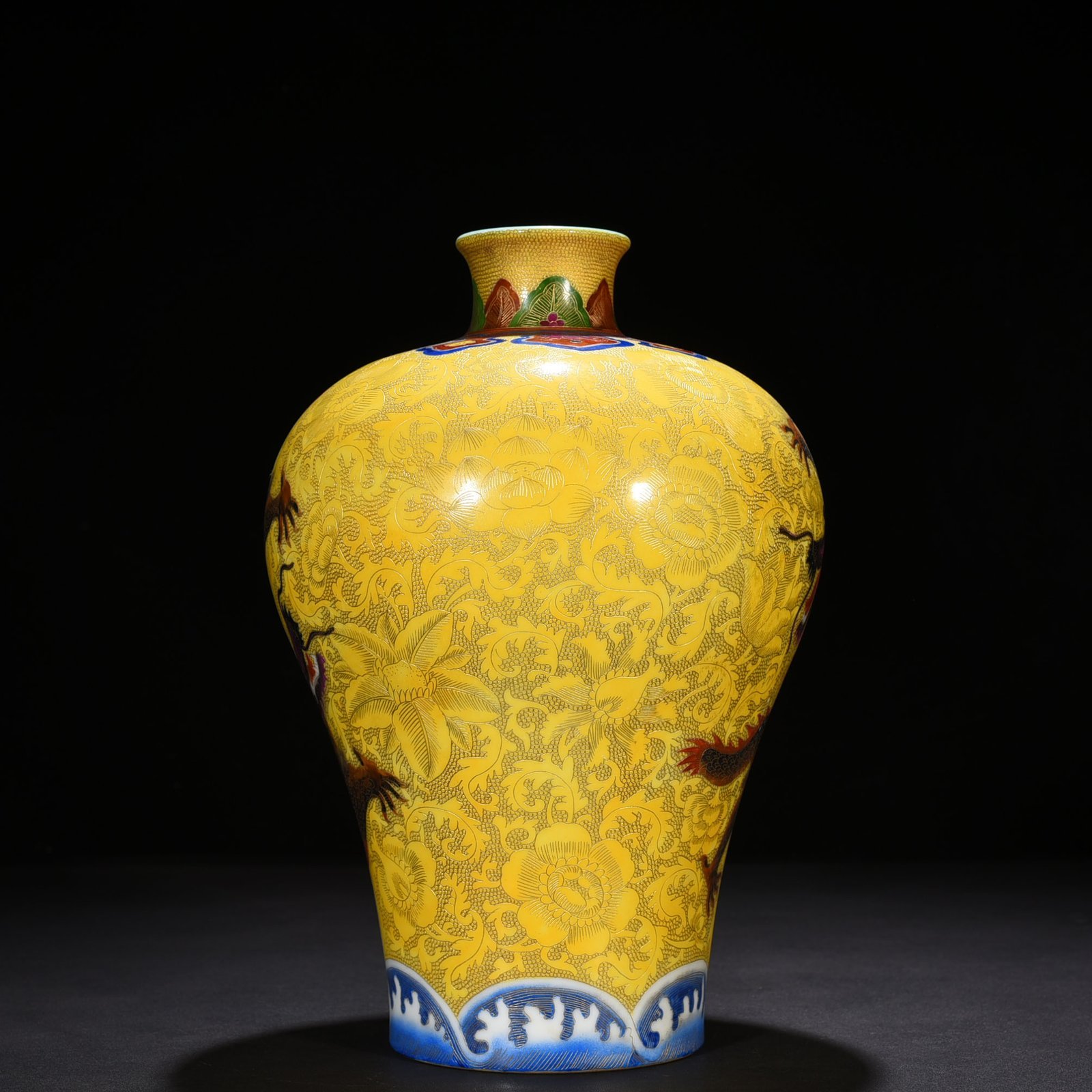 Qing Dynasty Qianlong yellow ground gold wire enamel dragon pattern plum vase