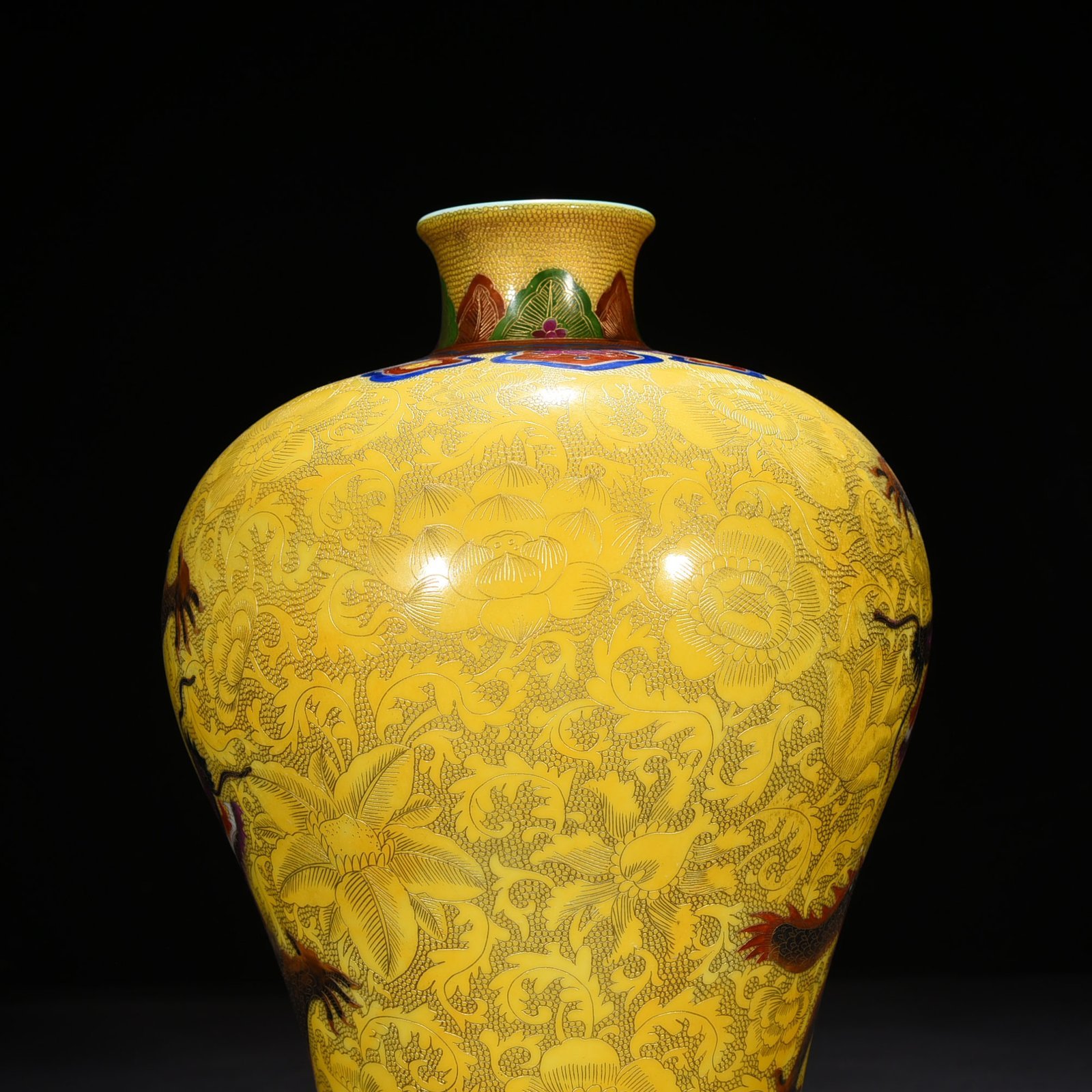 Qing Dynasty Qianlong yellow ground gold wire enamel dragon pattern plum vase