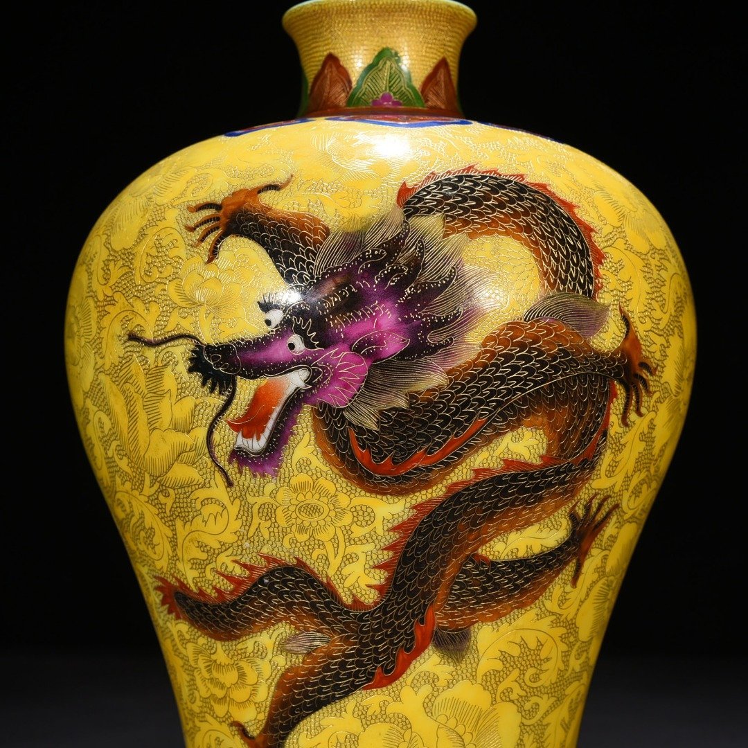 Qing Dynasty Qianlong yellow ground gold wire enamel dragon pattern plum vase